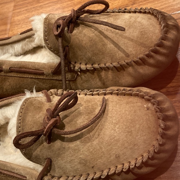 UGG Dakota 5612 Womens Chestnut Suede Sheepskin Slip-On Moccasin Slippers Sz9 - Picture 14 of 14